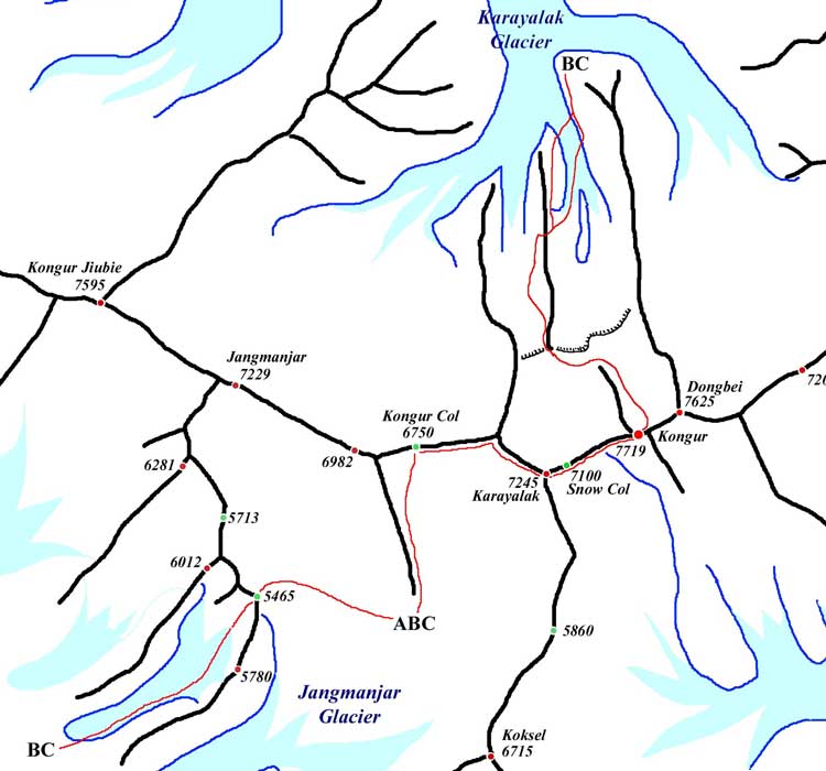 Схема района вершины Конгур. С ЮЗ к вершине подходит трек команды Бонингтона, а с севера обозначен трек восхождения москвичей в 2004 г. (правый вариант) и команды СК МАИ в 2007 г. (левый вариант).