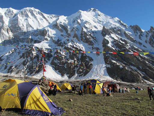 Базовый лагерь Нангапарбат до расстрела террористами альпинистов. В этом, 2014 году к горе не приедет ни один альпинист