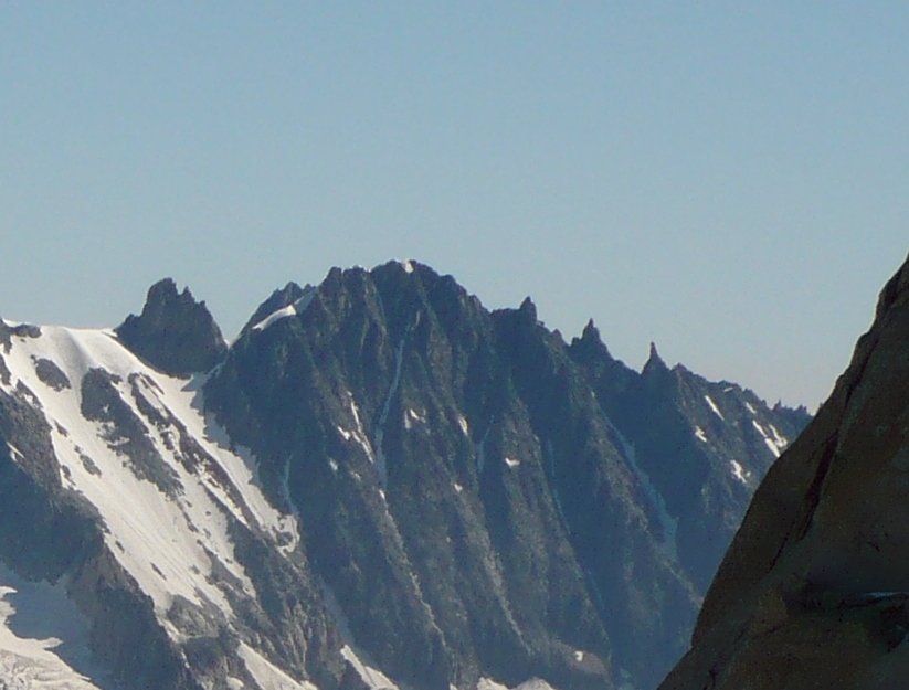 Горная цепь массива Верт и пик Ле Корте (Les Courtes, 3856 метров)
