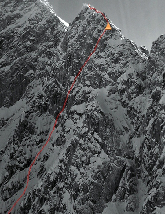  маршрут "Down the Rabbit Hole" (VI WI5+ M6 80 градусов, 1520 метров) на пик Идиот (Idiot Peak, 3260 метров)