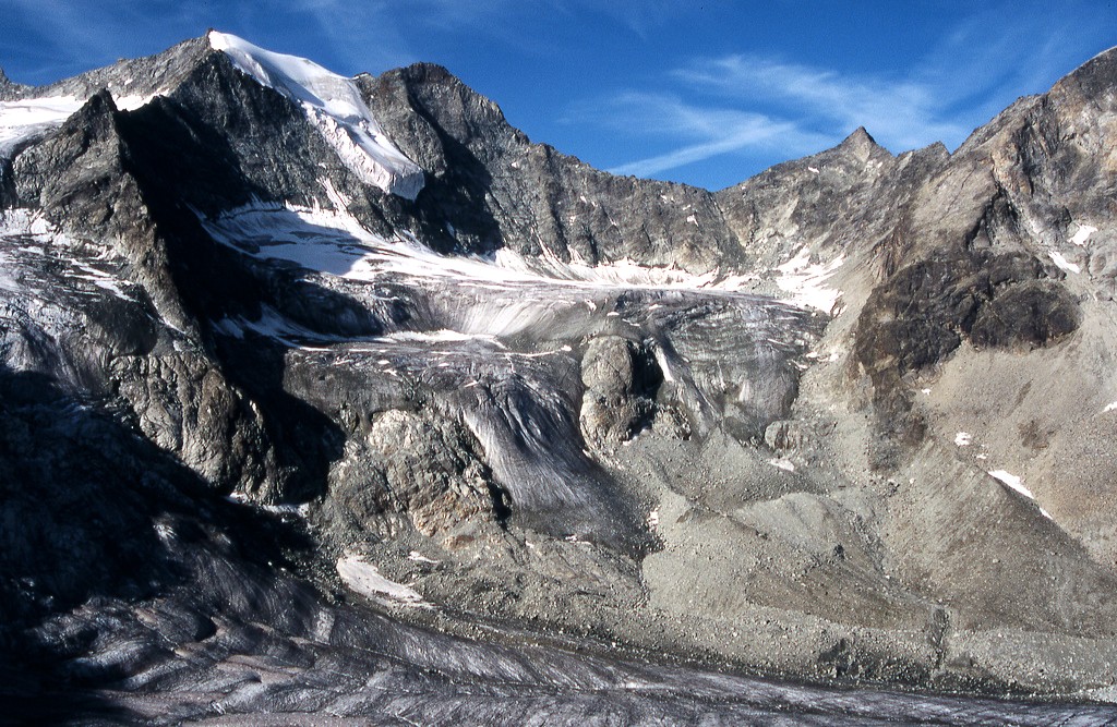 гора Pointes de Mourti  (3564 м) слева на фото