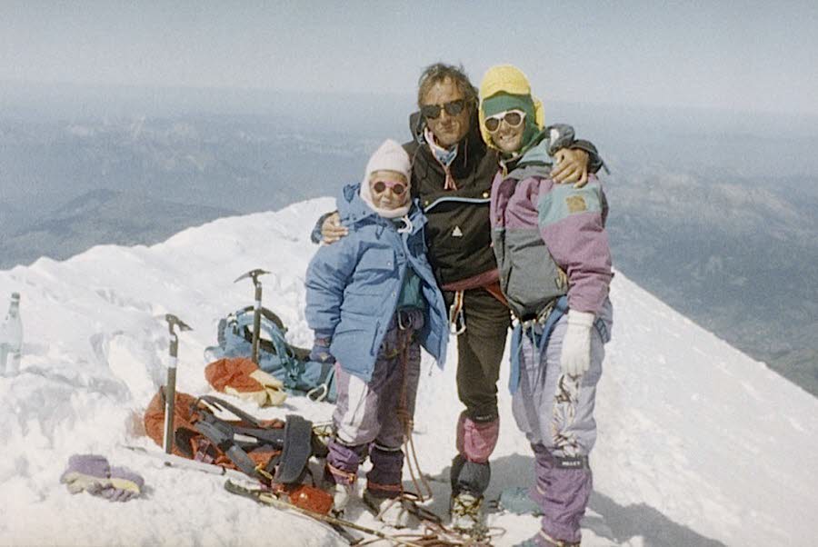  Валери Шварц (Valérie Schwartz) с своими родителями на вершине Монблана. 7 августа 1991 год