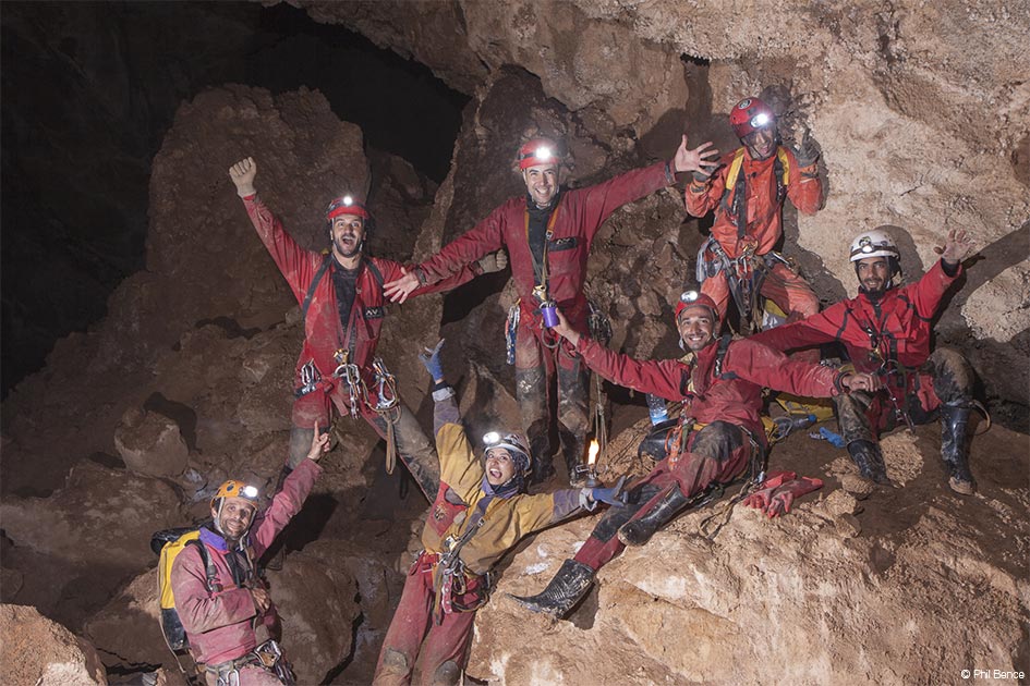 изучение двух самых глубоких на сегодняшний день естественных пещер в Африке: "Anou Iflis" (-1200 м) и "Anou Boussouil" (-805 м)