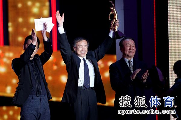 Ся Бо Ю (Xia Boyu / 夏伯渝) на награждении премией "Выдающийся спортсмен года" 