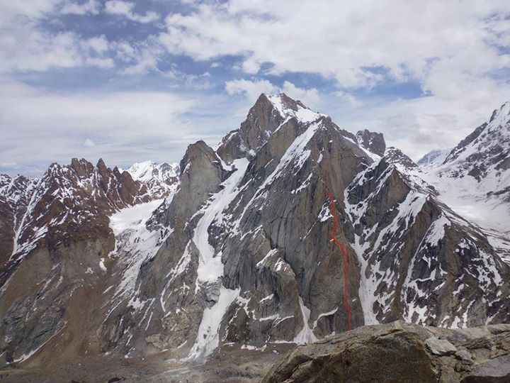 Линия маршрута "Es Falles"(1.550 м, VI/4, M4, 6b, A1) на вершину Пири Ри (Piri Ri)
