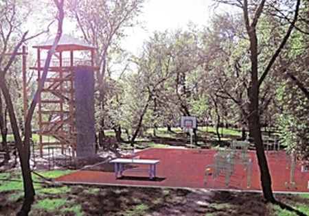 В городском парке Лазаря Глобы начата реконструкция спортивной площадки 