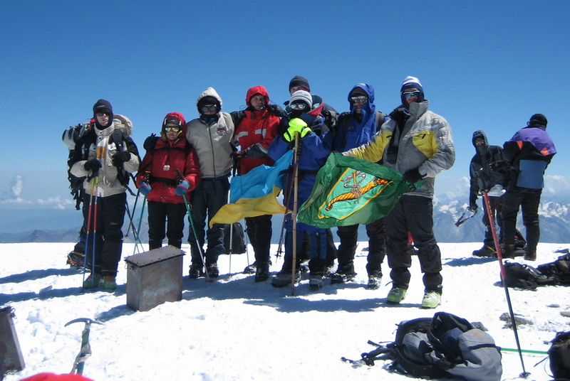 Фото на вершине Эльбруса – из экспедиции 2006 года.