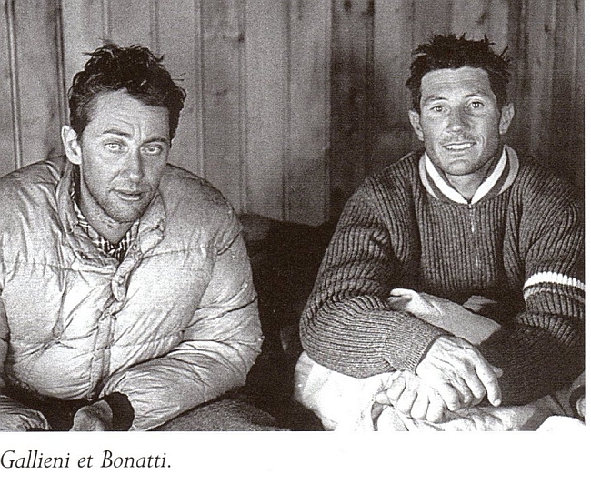 Андреа Ожиони (Andrea Oggioni) и Вальтер Бонатти (Walter Bonatti) в хижине La Fourche