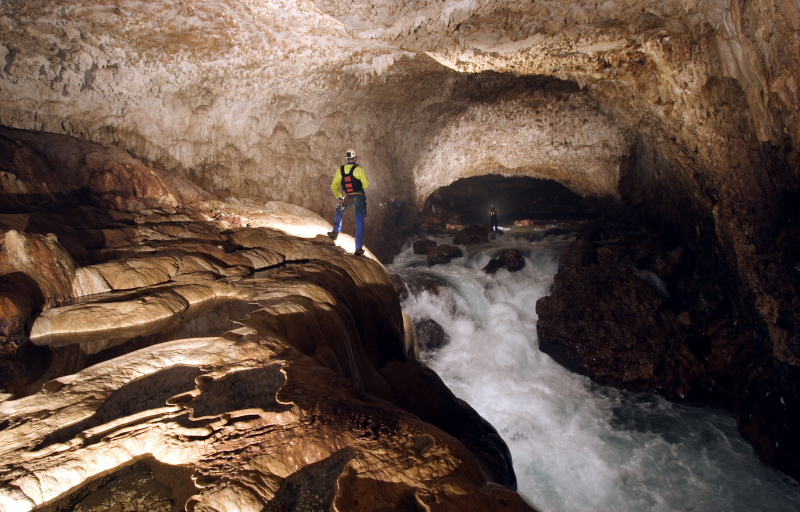 пещеры Папуа - Новой Гвинеи