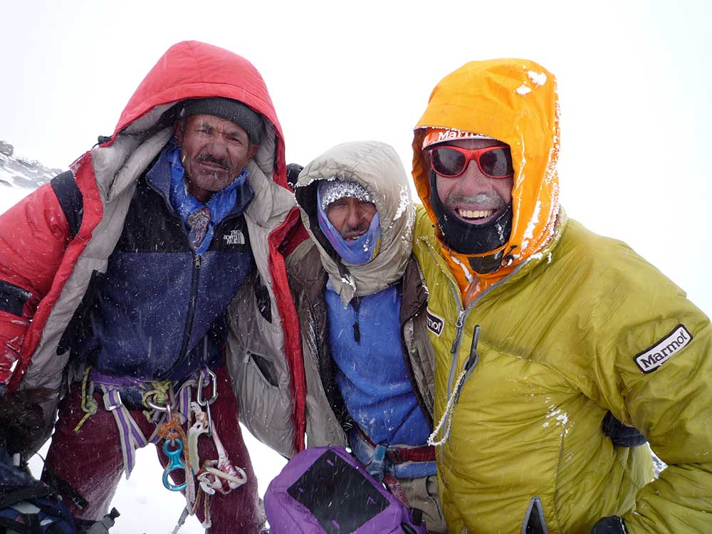 Фабрицио Зангрилли (Fabrizio Zangrilli), Ali и Mohammad на высоте 7100 метров на К2 после провески перил