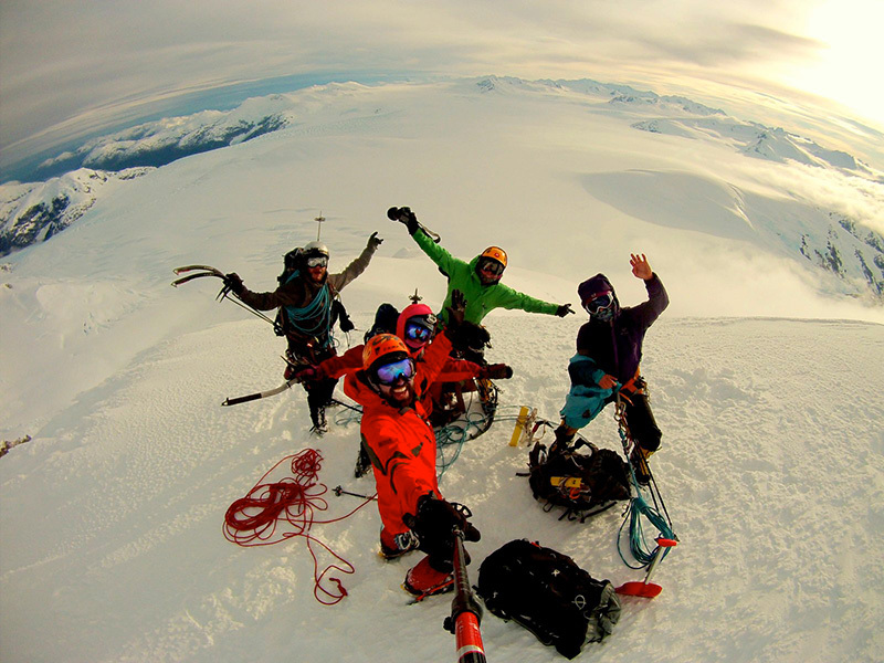 участники экспедиции «The Uncharted expedition», Камило Рада (Чили) и Наталья Мартинес (Аргентина), Инес Дюсайлант (Чили), Вивиан Каллахан (Чили) и Эван Майлс (США)