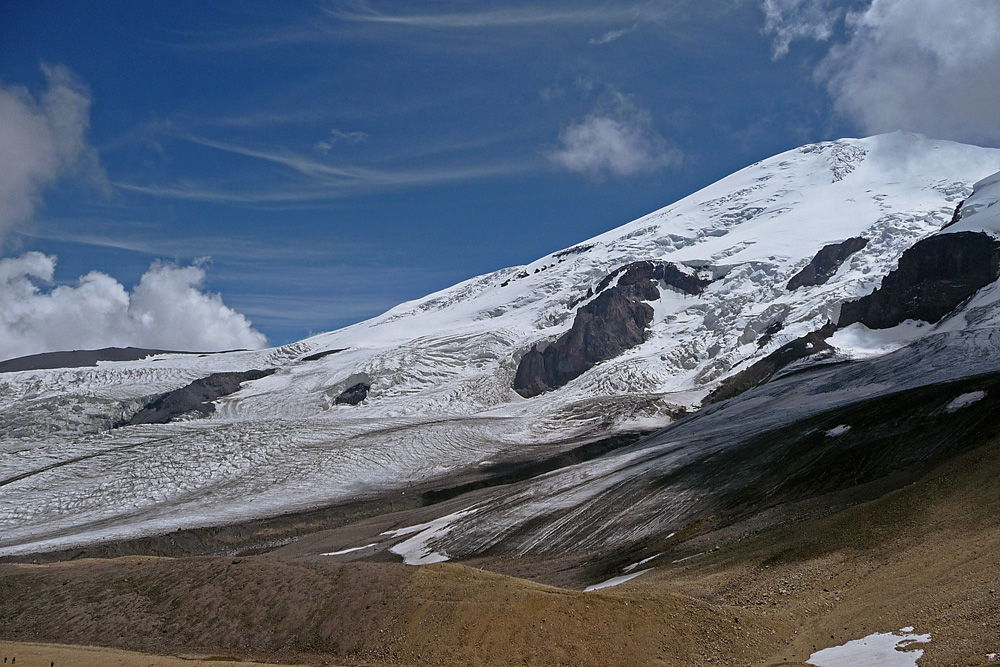 Эльбрус и ледник Уллучиран
