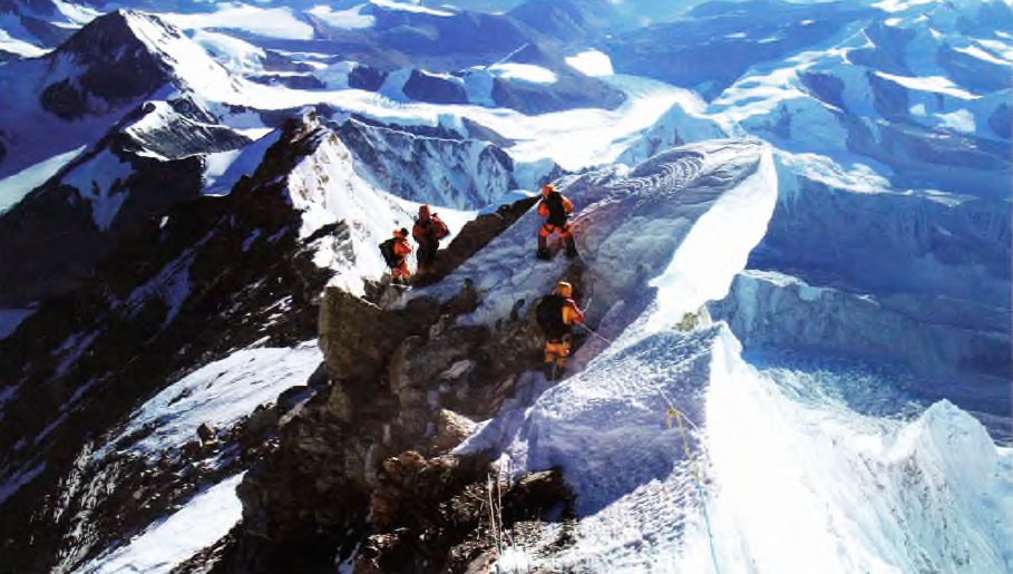Группа Дениса Провалова на спуске с Эвереста