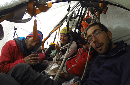 Эквадорские альпинисты проложили новый маршрут на Кызыл Аскер