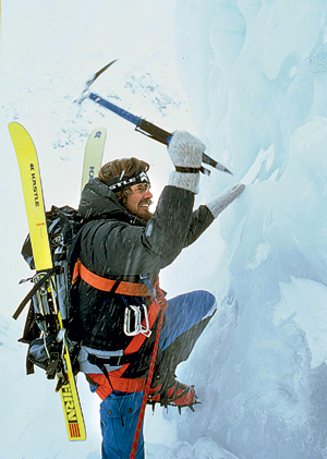 Райнхольд Месснер — сторонник «честного альпинизма»: подниматься в горы без кислорода и носильщиков, штурмом, а не осадой 