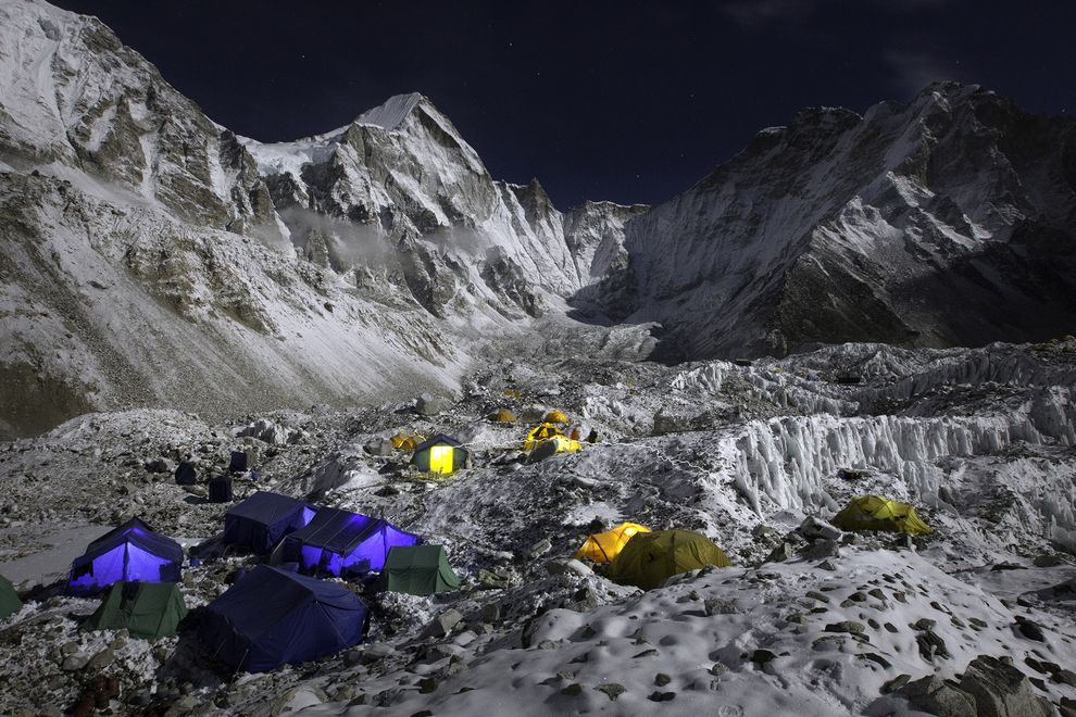 Базовый лагерь Эвереста на леднике Кхумбу. Ночной вид