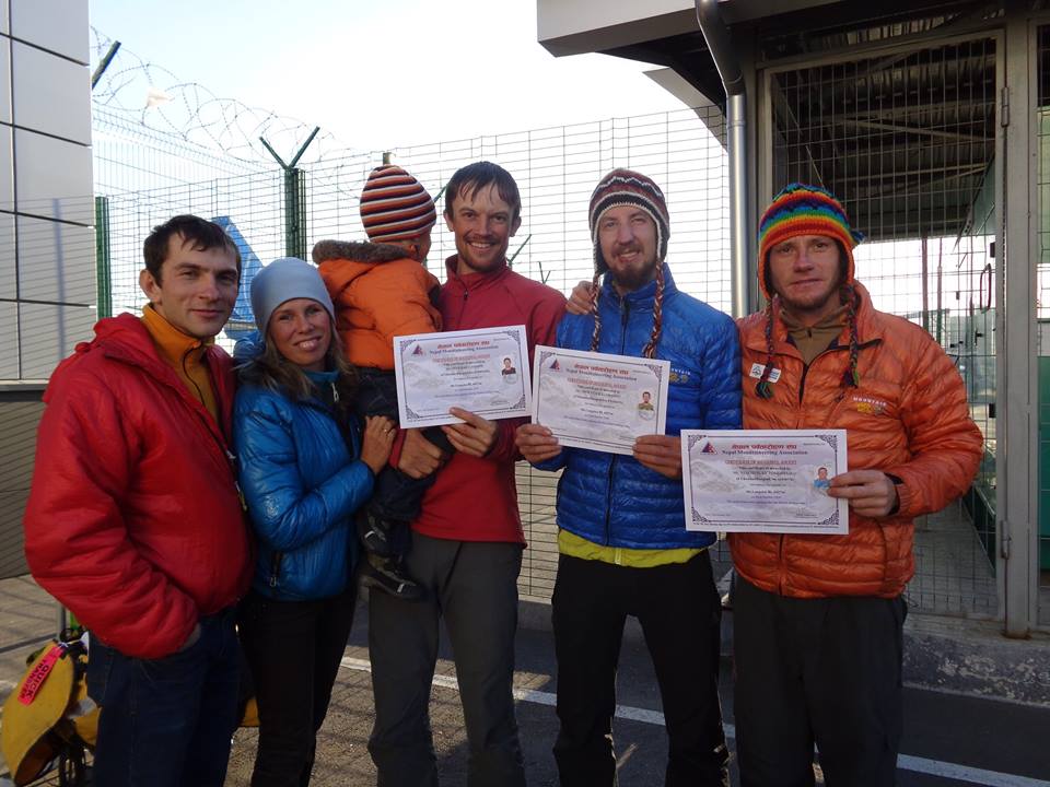 Команда Черкасских альпинистов после завершения экспедиции. Встреча с родными на Родине