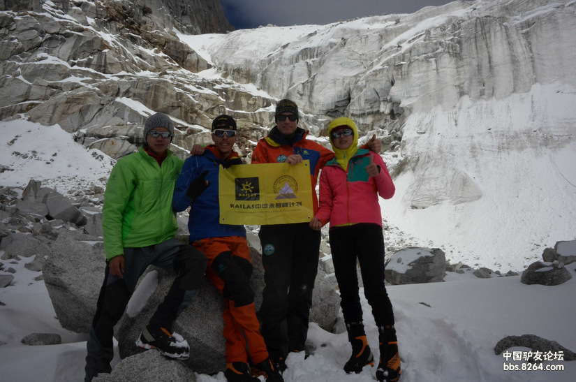 Международная команда альпинистов впервые покорила пик "Корона" (Crown peak) в Китае