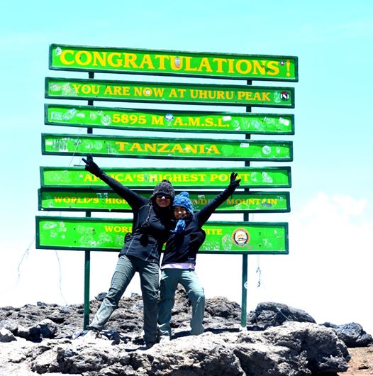 Энджел Мор на вершине Килиманджаро 