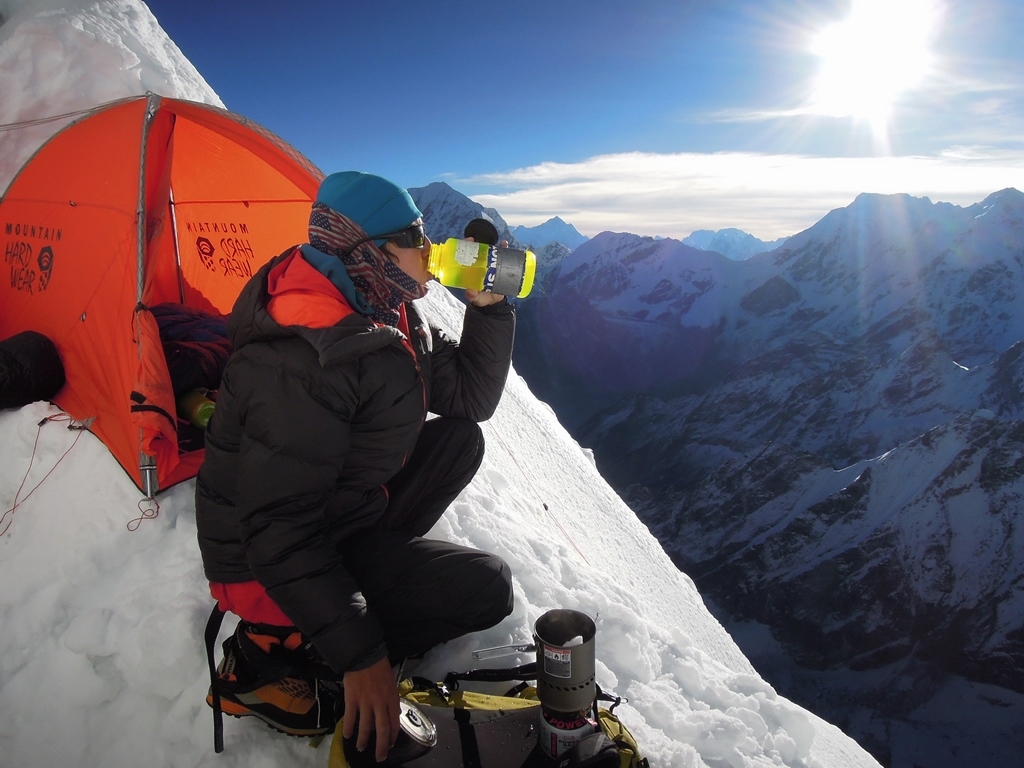 Домен Кастелик (Domen Kastelic) и Сэм Хеннеси (Sam Hennessey) в первом прохождении Западной стены  горы Чукума Го (Chukyma Go, 6259 м) в Непале