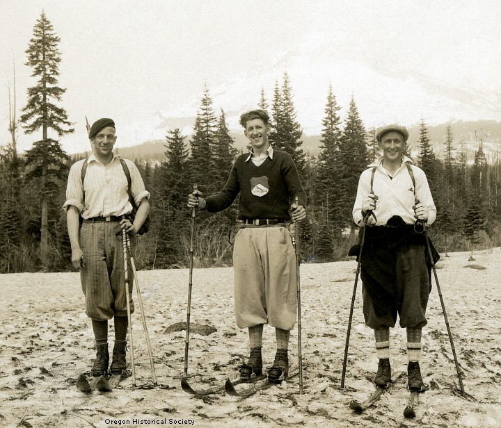 Андре Рош (André Roch), Hjalmar Hvam и Arne Stene после спуска с горы Mount Hood