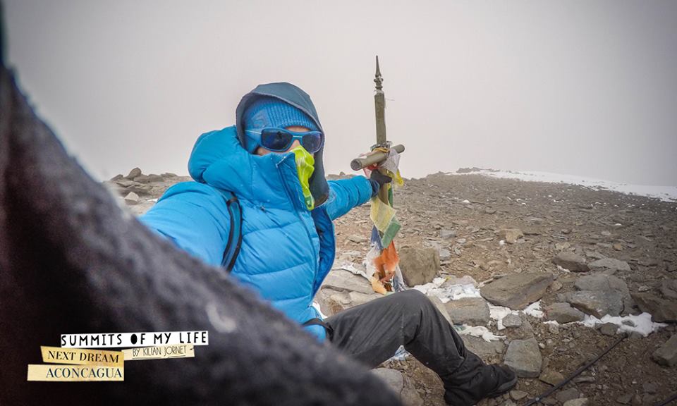  Килиан Джорнет Бургада (Kilian Jornet Burgada) на вершине Аконкагуа 15 декабря 2014 года во время акклиматизационного восхождения
