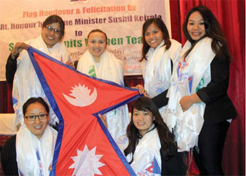 команда “Seven Summits Women Team” в составе: Pema Diki Sherpa, Pujan Acharya, Maya Gurung, Nimdoma Sherpa, Chunu Shrestha, Sailee Basnet и Asha Kumari Singh 