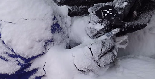 Южноорейский альпинист в снегопаде на Южной стене Лхоцзе