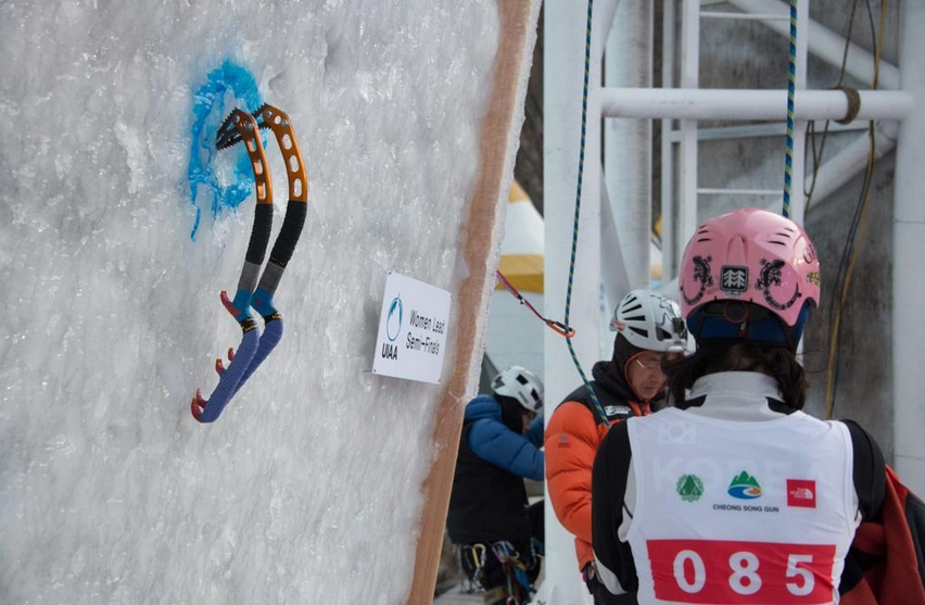 второй этап соревнований по ледолазанию сезона 2015 года в Корейском городе Чеонгсонг (Cheongsong)