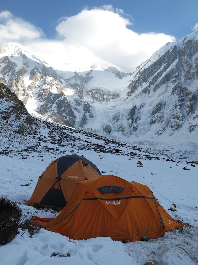 Лагерь на фоне Нангапарбат. Фото Даниэля Нарди 5 января 2015 года
