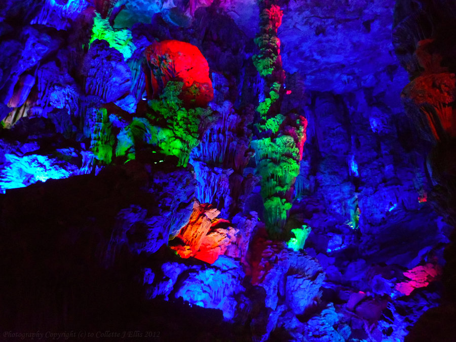 Пещера Тростниковой Флейты (Reed flute cave)