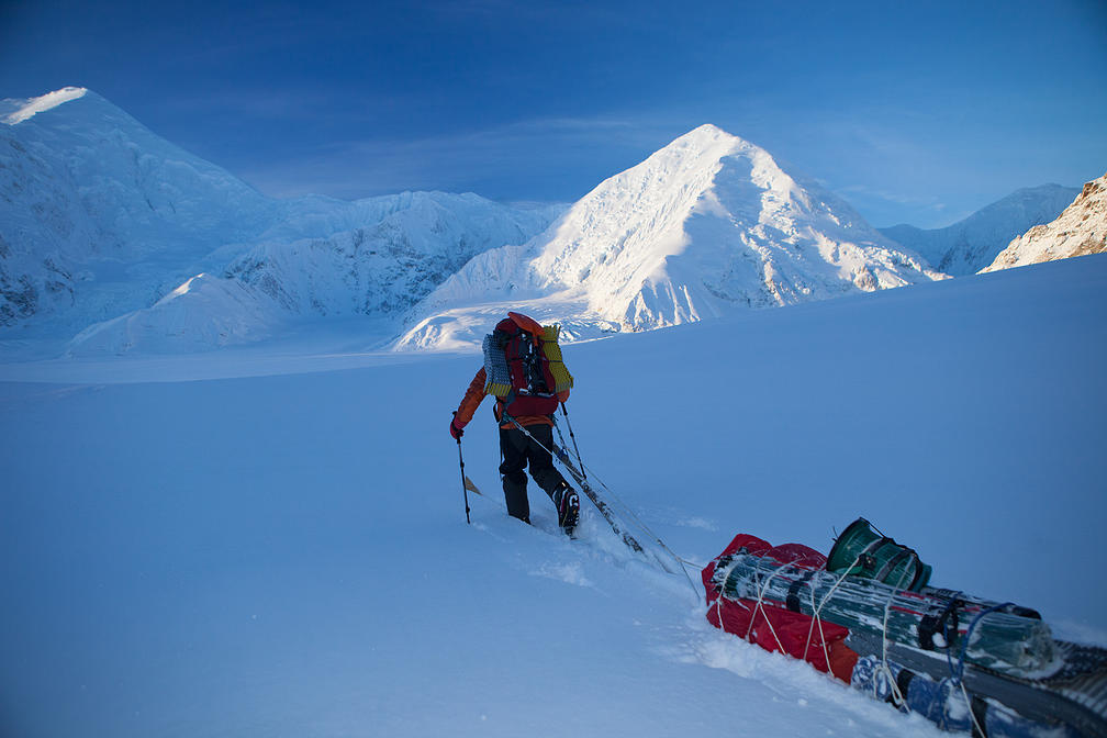 Лонни Дюпре (Lonnie Dupre) в восхождении на вершину высочайшей горы Северной Америки: Мак-Кинли (Денали, 6194м), находящуюся за полярным кругом на Аляске