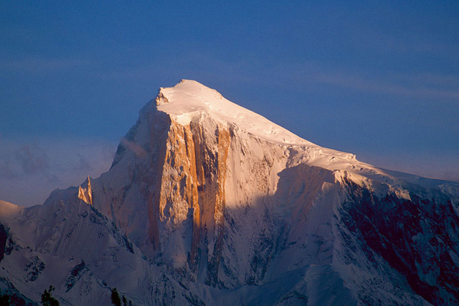 Спантик (Spantik или Golden Peak) - высотой 7027 метров