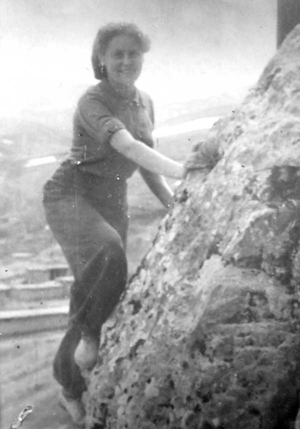  1950. Попова на скалах