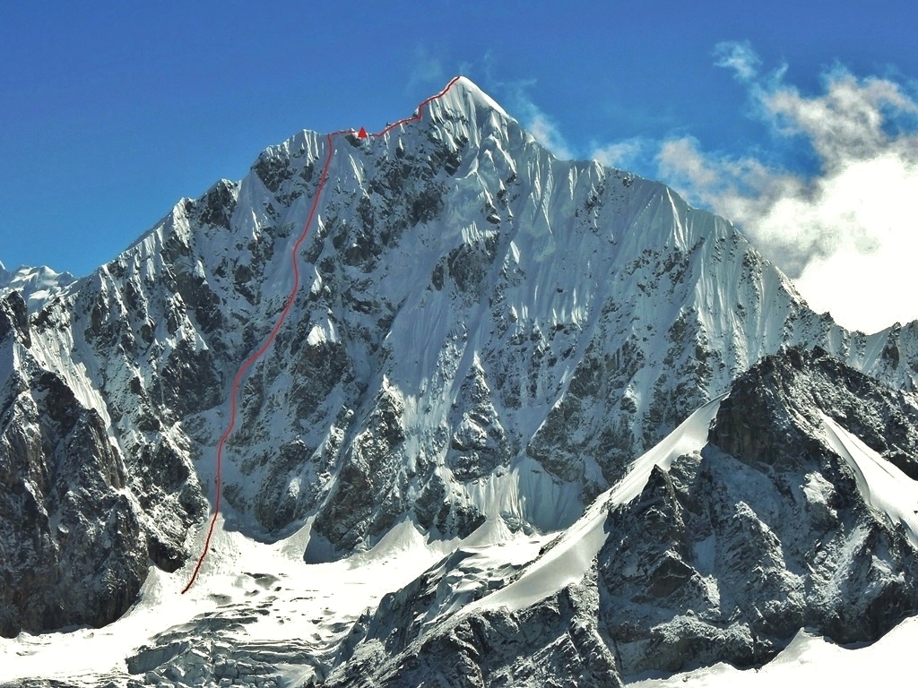  The west face of Chugimago and the line of the American-Slovenian route. 