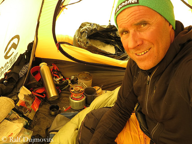 Ральф Дуймовиц (Ralf Dujmovits) на Эвересте в 2014 году