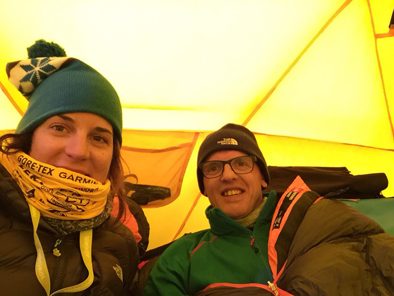Симоне Моро (Simone Moro) и Тамара Лунгер (Tamara Lunger) в палатке Базового лагеря Манаслу. Февраль 2015