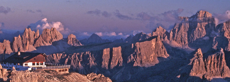 Горный приют Rifugio Lagazuoi (2752 м)