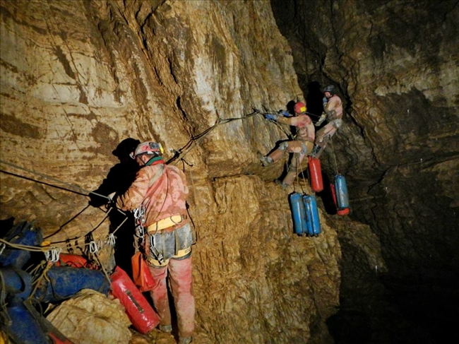 пещера Крубера-Воронья. Проект "Зов Бездны" 2012