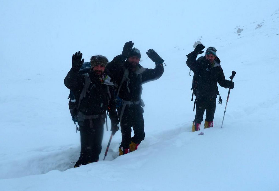 Иранские альпинисты Реза Бахадорани (Reza Bahadorani), Ирадж Маани (Iraj Maani) и Махмуд Хашеми (Mahmoud Hashemi)  на Нангапарабат. март 2015. 
