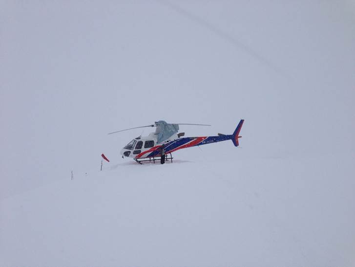 Вертолет в Базовом лагере Манаслу. Март 2015