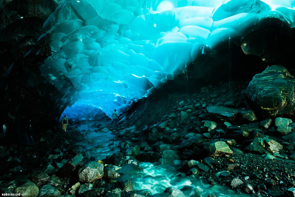 США. Аляска. В ледяной пещере. (Ron Gile)