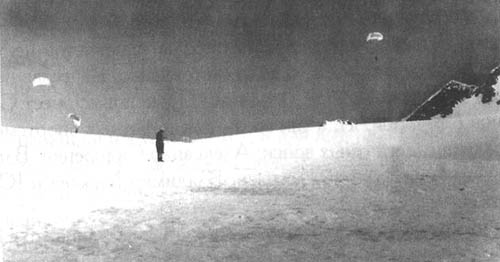 Приземление группы десанта ВДВ на плато п. Ленина. Высота 6000 м. 1968г.