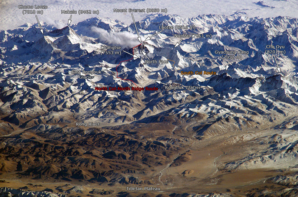 Ледник Ронгбук и гора Эверест (снимок с Международной космической станции)