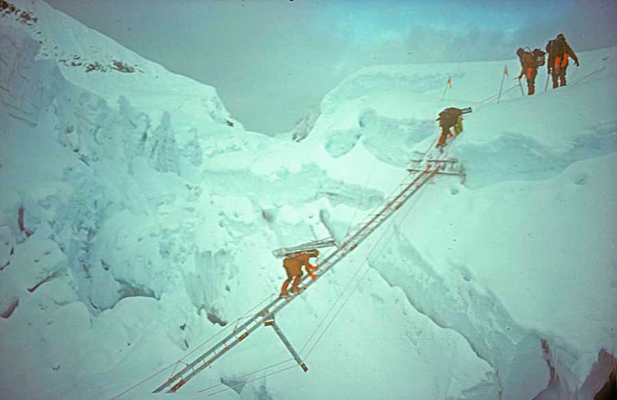 Экспедиция Кристиана Джона Бонингтона (Sir Christian John Storey Bonington) на Эверест в 1975 году