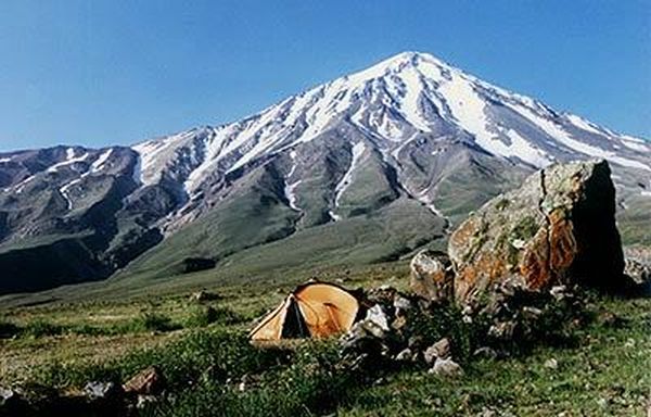 гора Демавенд (Mount Damavand) высотой 5670 метров
