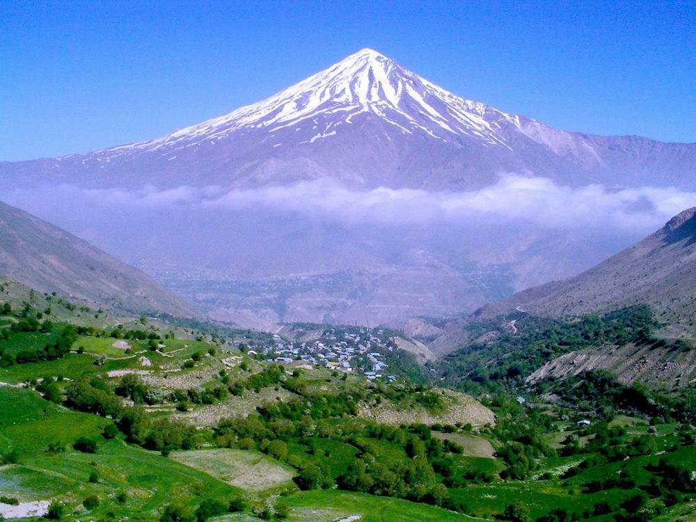гора Демавенд (Mount Damavand) высотой 5670 метров