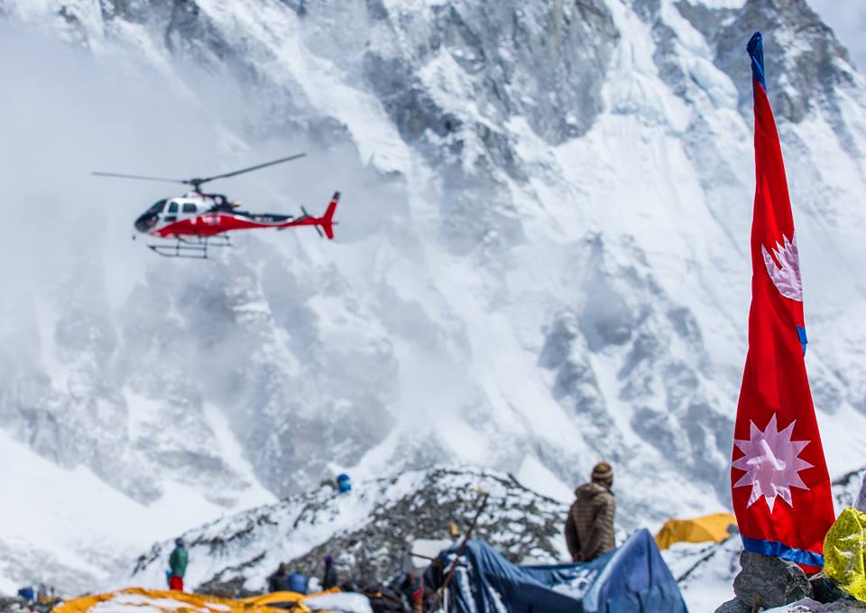 Эверест. Эвакуация альпинистов из первого высотного лагеря. 28 апреля 2015 года