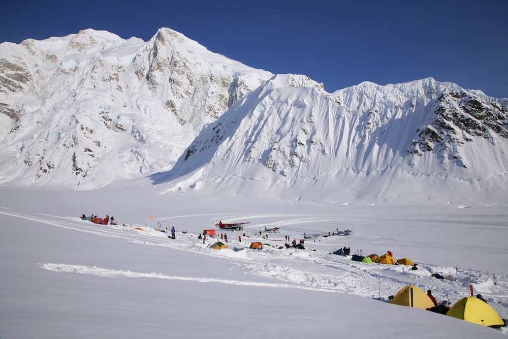 Мак-Кинли (Денали): Базовый лагерь альпинистов на высоте 2200 метров