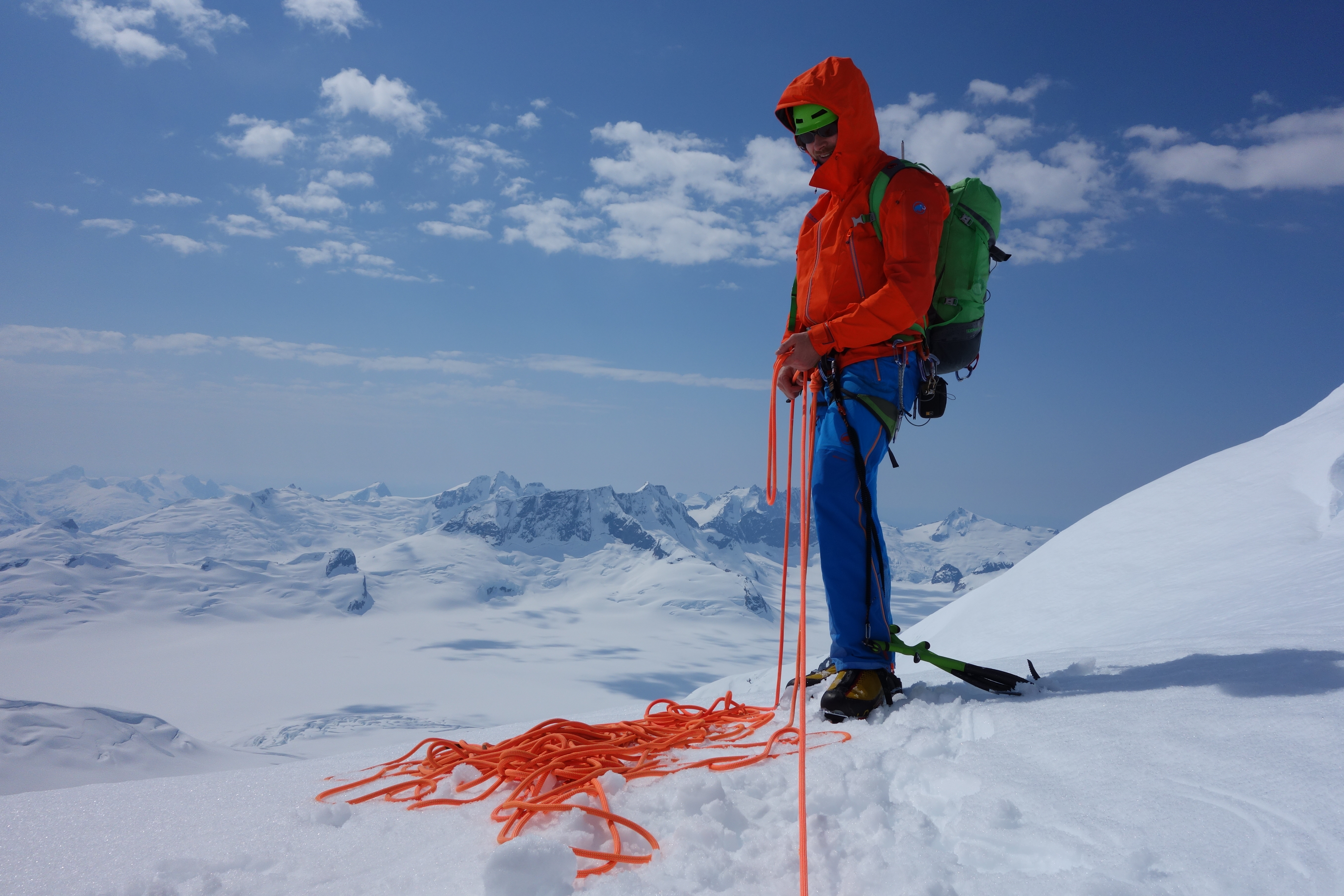  Дуг Шепхерд (Doug Shepherd) на вершине маршрута  Agua Sin Gas, на Северной стене горы Люцифер (Mount Lucifer 2,300 м)